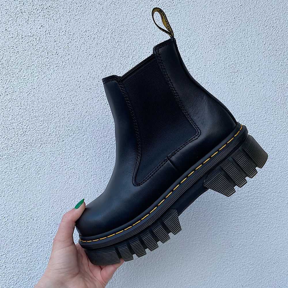 DR. MARTENS AUDRICK CHELSEA BLACK WOMENS SIZE 8